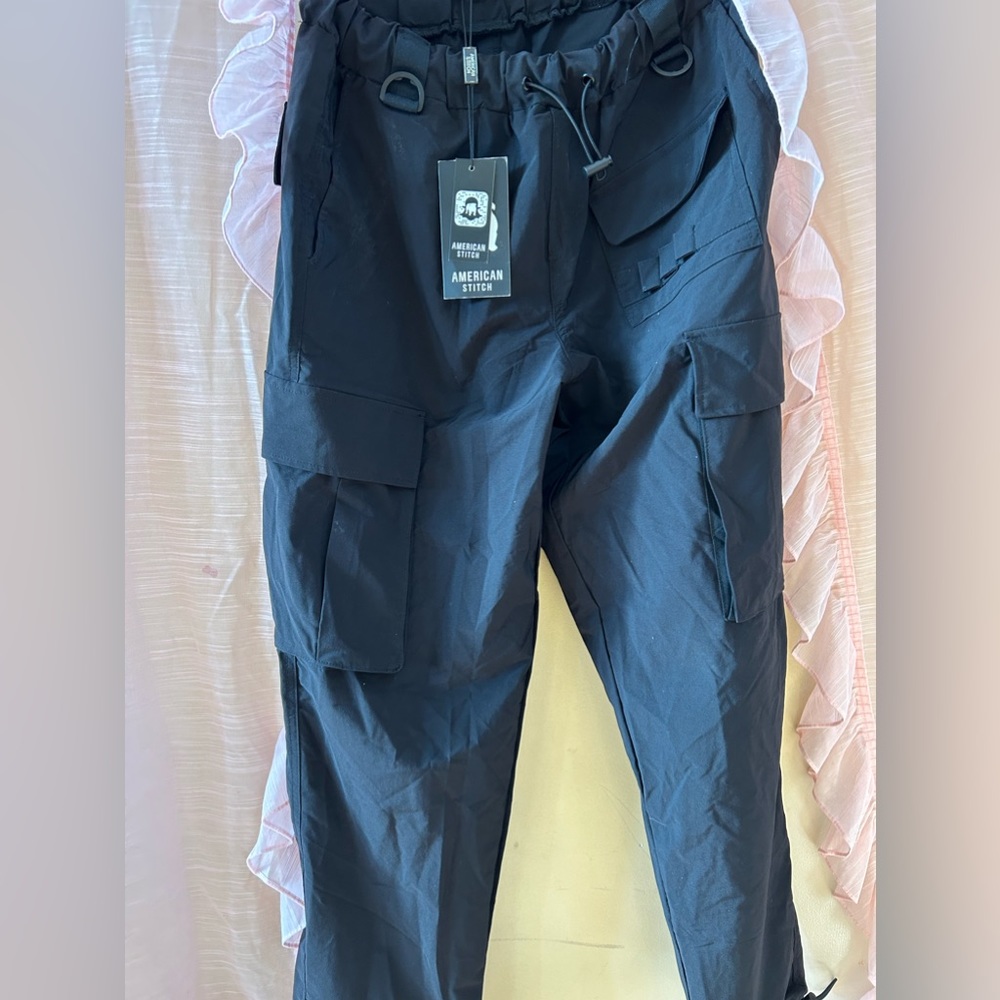 Black American stitch women’s cargo pants 🖤